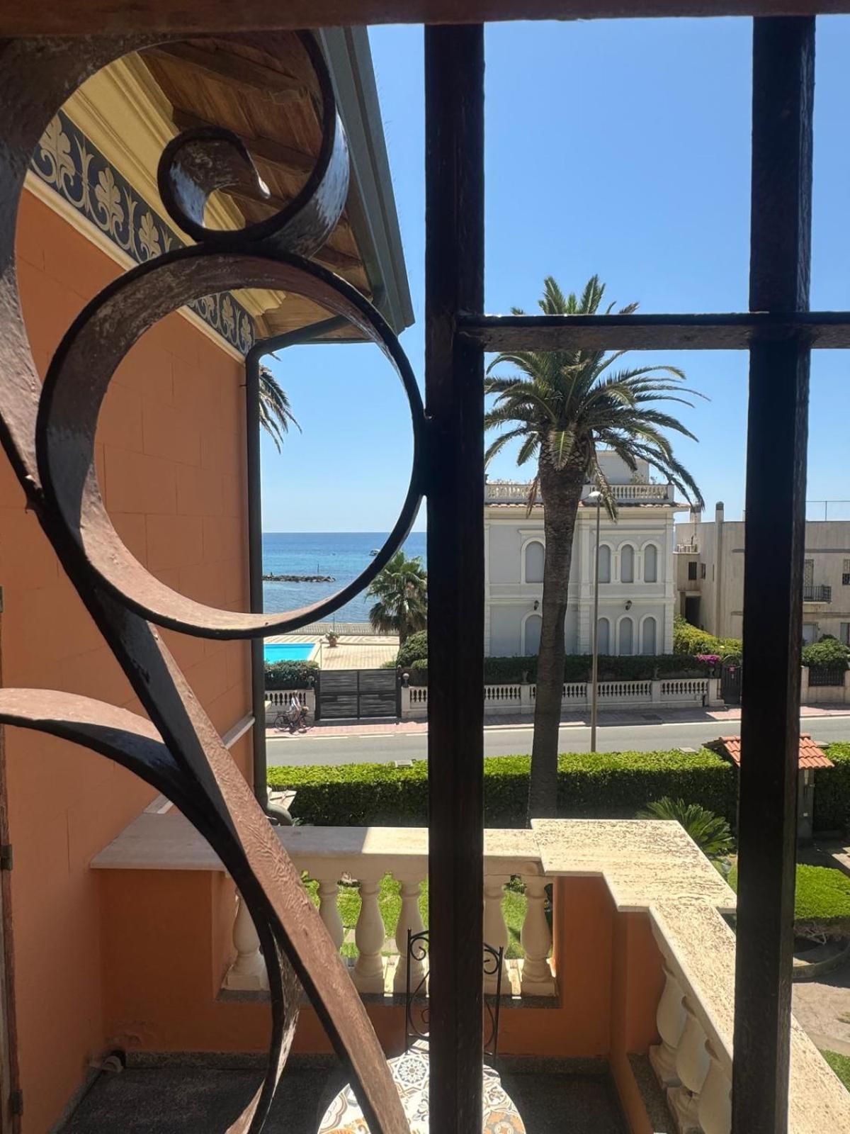 Palazzo Moresco Санта-Маринелла Екстер'єр фото